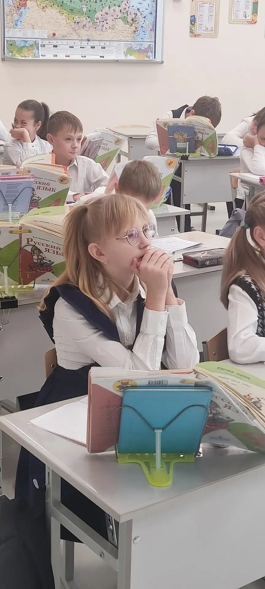 24 ноября в гимназии "Юнона" в преддверии Международного дня инвалидов была организована литературная гостиная "Читаем вместе".